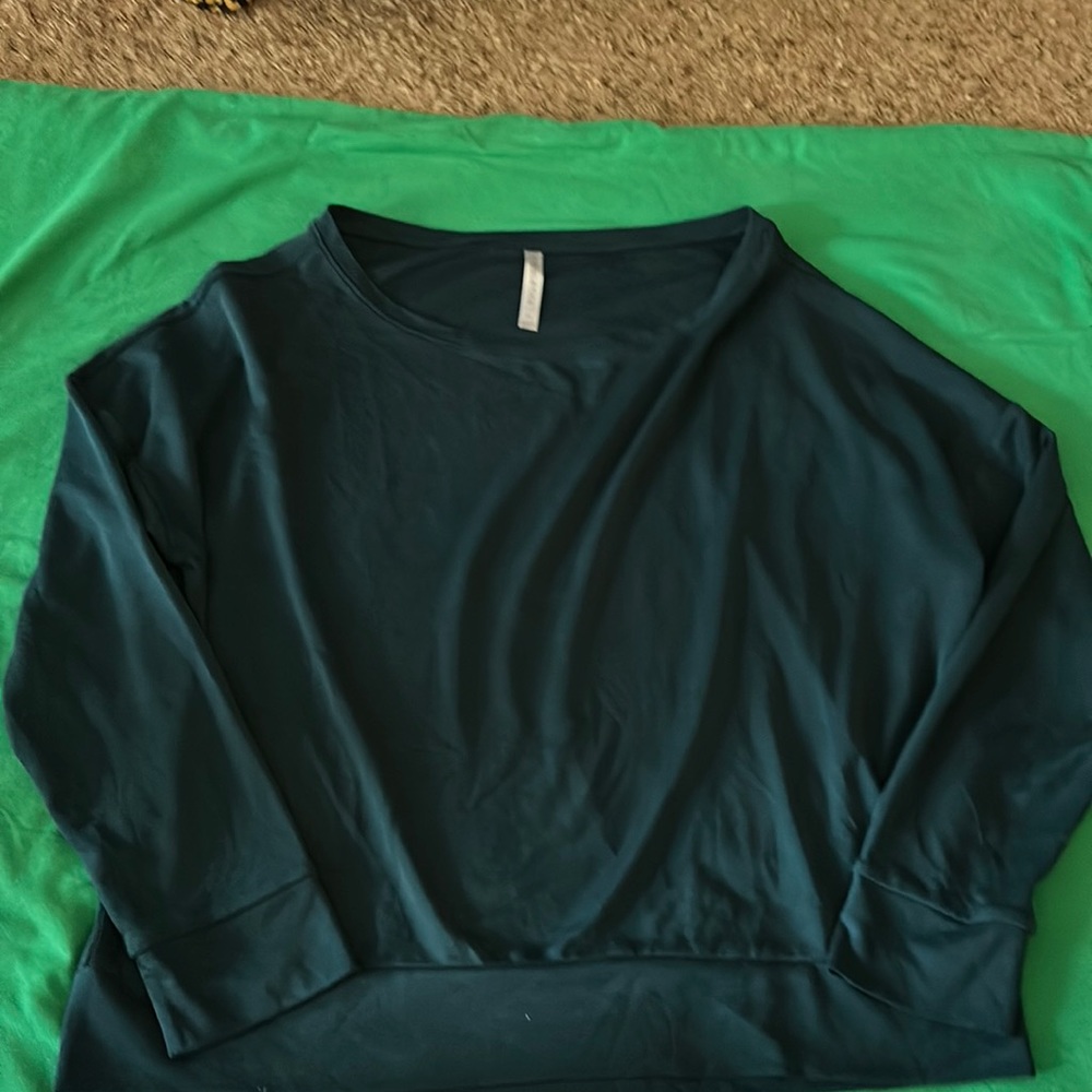 Women’s light weight long sleeve